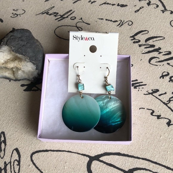 Fun Turquoise colored earrings - Picture 6 of 6